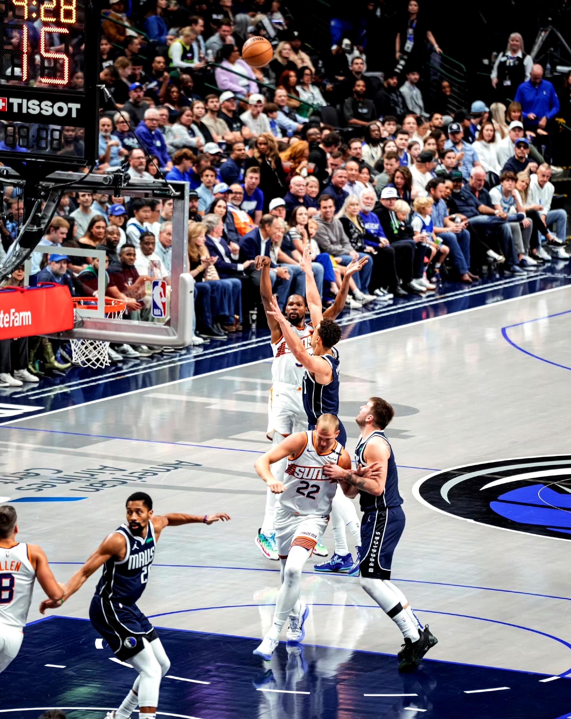 乐竞体育登录-赛地聚焦：NBA季后赛转会期热度飙升；波士顿凯尔特人篮板制胜；质疑声仍在；阵容厚度经受考验的简单介绍